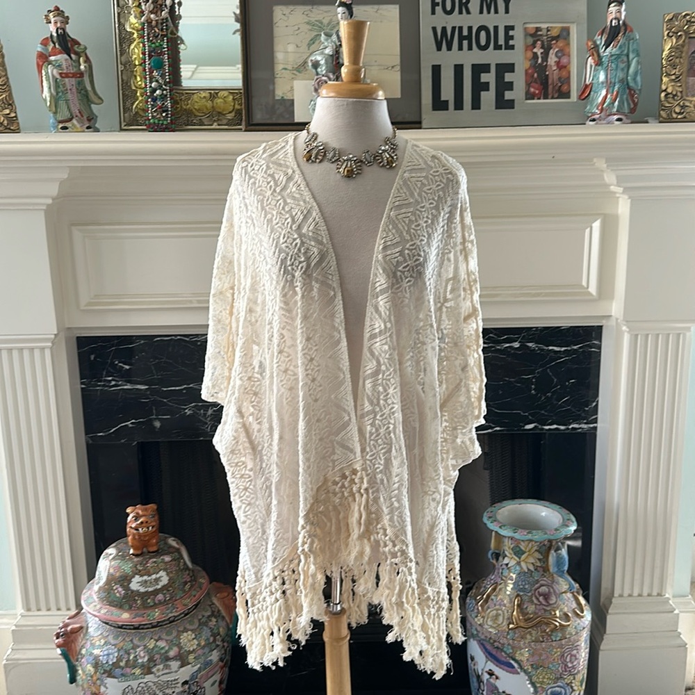NWT Graceful cream lace Kimono with fringe detail